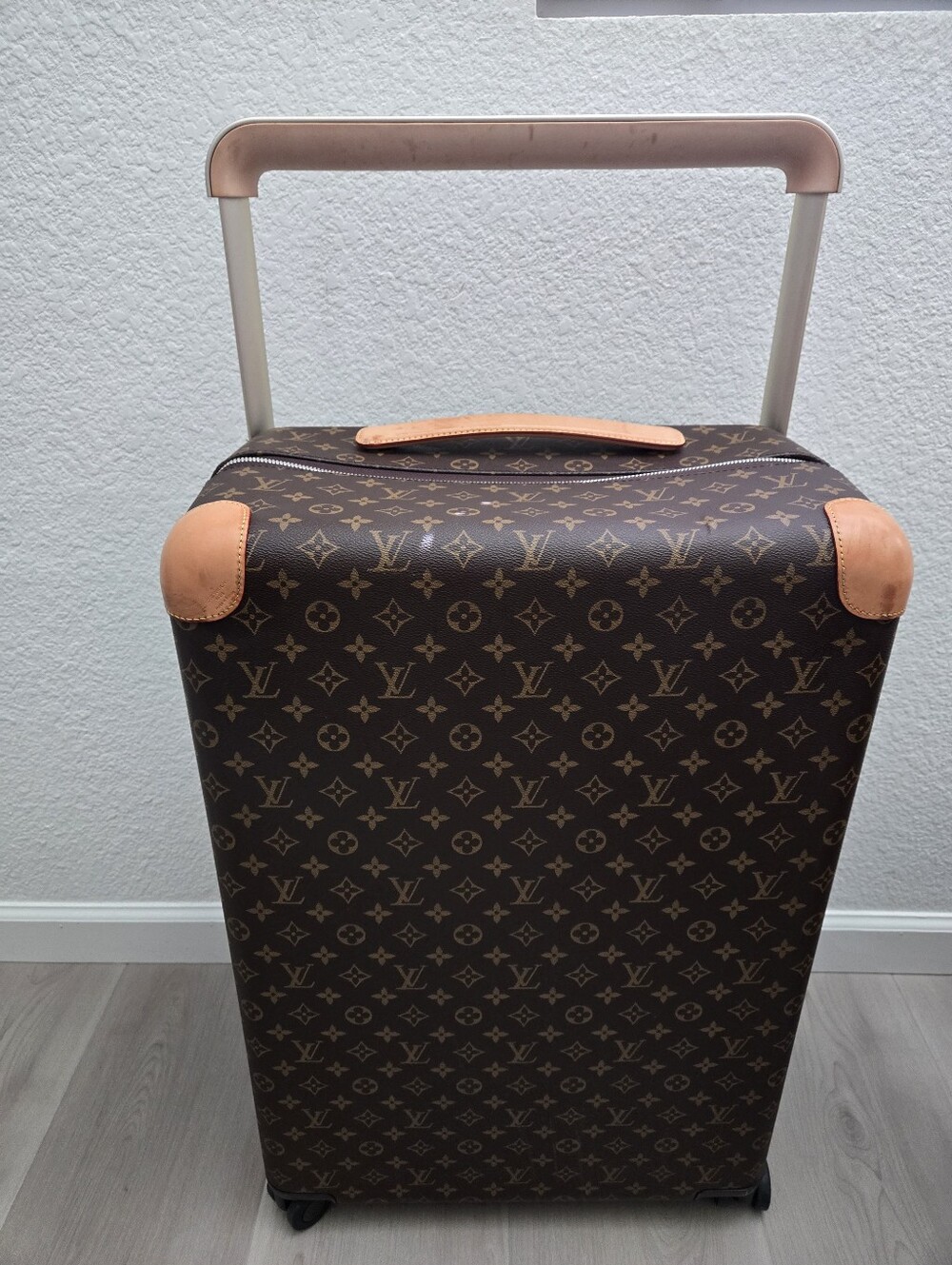 Louis Vuitton Horizon 70 Rolling Luggage